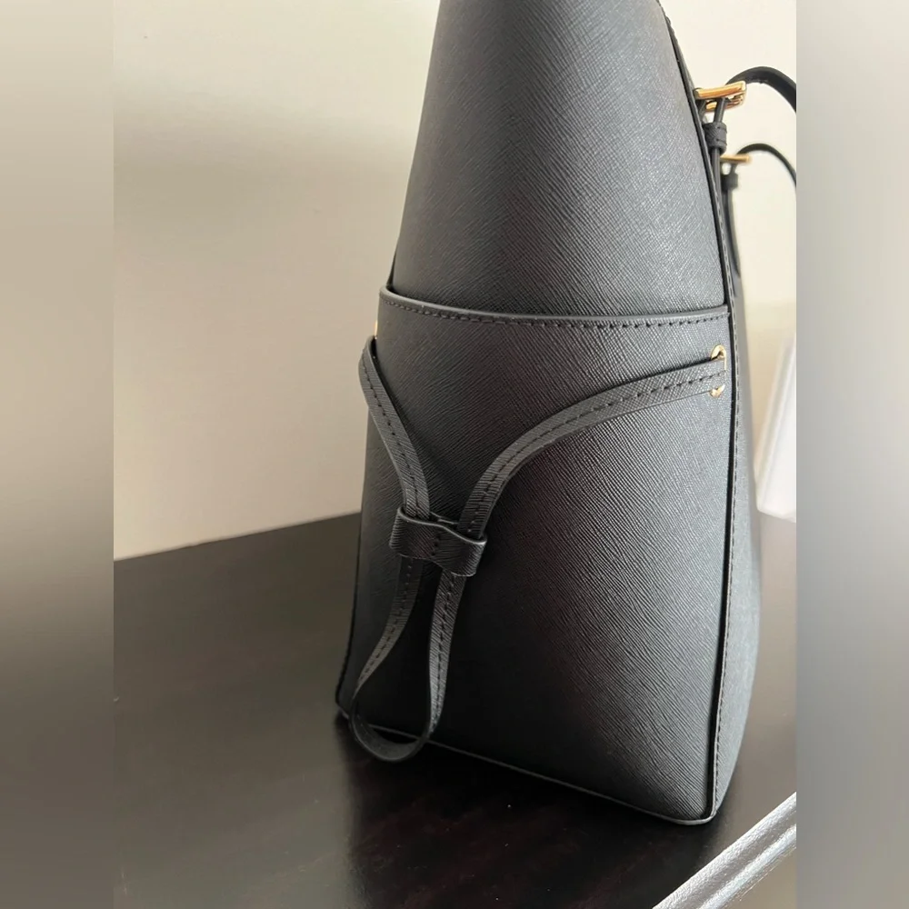 Michael Kors Large Tote Bag - Picture 5 of 12